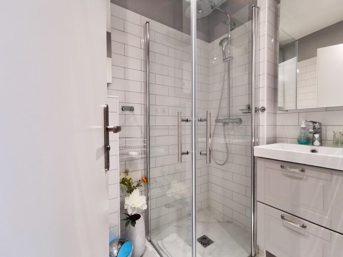 Studio Royal Lux By Booking Guys Apartment Nice Exterior photo